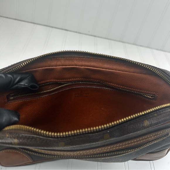 Louis Vuitton
Marly Dragonne GM Clutch Bag - Picture 11 of 14